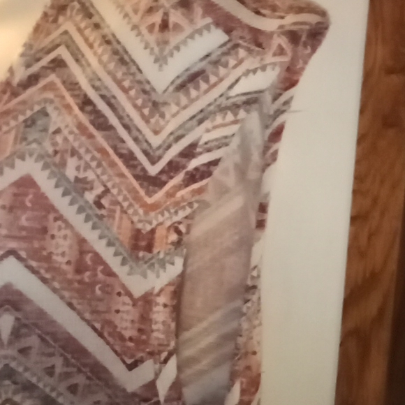 Almost Famous plus size asymmetrical tank top - Picture 4 of 10